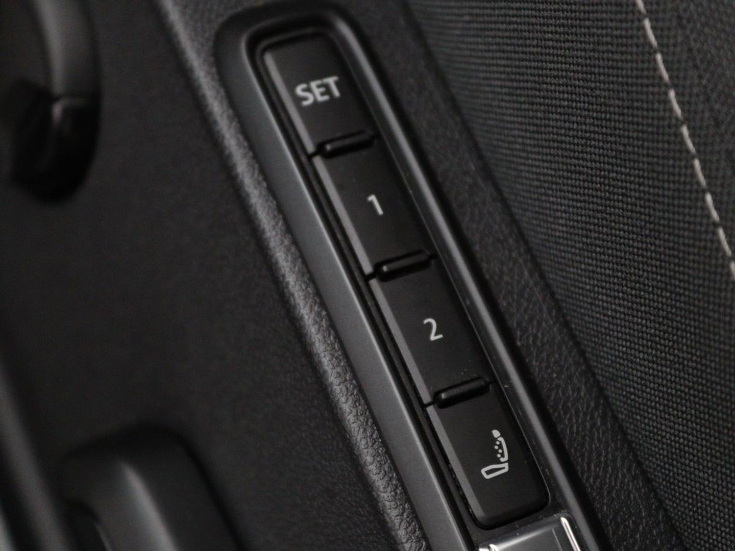 Volkswagen Golf 1.4 eHybrid Style | Stoel & stuurverwarming | Massage | Carplay | Memory | Achterbankverwarming | Adaptive cruise | Park Assist | Sfeerverlichting | Navigatie | Full LED | PHEV