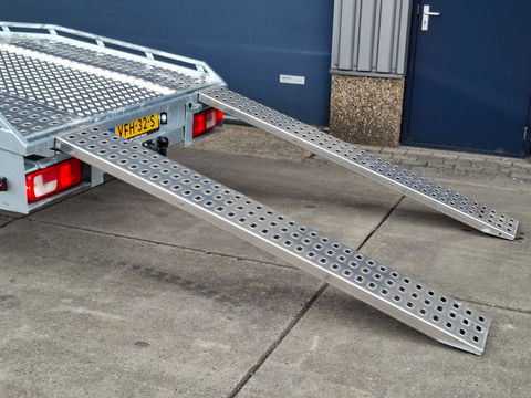 Volkswagen Crafter 35 2.0 TDI L4 Trendline OPRIJWAGEN / AMBULANCE / TRAILER / EURO 6 / LAADVERMOGEN 1377 KG !!
