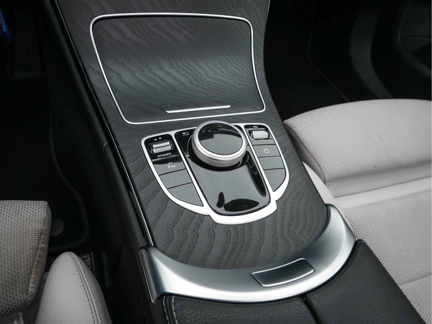 Mercedes-Benz C-Klasse Estate 300 CDI HYBRID Avantgarde Lease Edition Aut. *PANO | LEATHER-MICROFIBRE | FULL-LED | NAVI-FULLMAP | SPORT-SEATS | ECC | SHIFT-PADDLES | PDC | CRUISE | TOWBAR | 17''ALU*