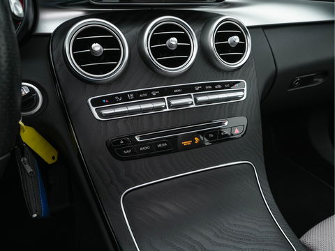 Mercedes-Benz C-Klasse Estate 300 CDI HYBRID Avantgarde Lease Edition Aut. *PANO | LEATHER-MICROFIBRE | FULL-LED | NAVI-FULLMAP | SPORT-SEATS | ECC | SHIFT-PADDLES | PDC | CRUISE | TOWBAR | 17''ALU*