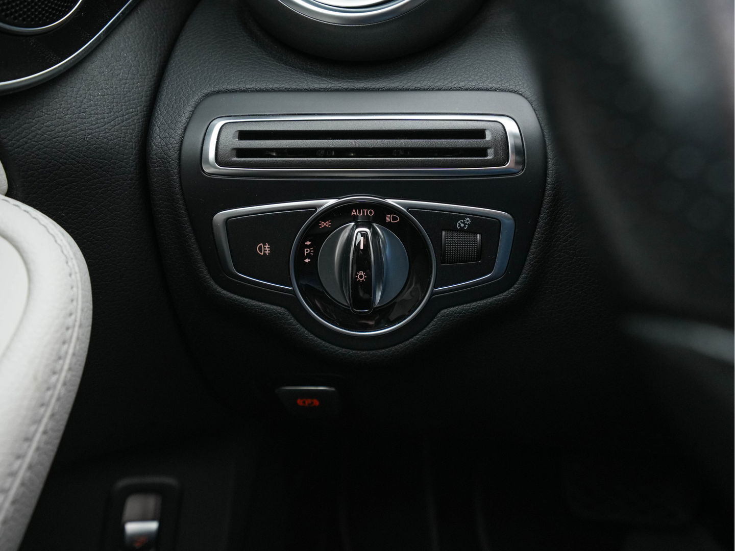 Mercedes-Benz C-Klasse Estate 300 CDI HYBRID Avantgarde Lease Edition Aut. *PANO | LEATHER-MICROFIBRE | FULL-LED | NAVI-FULLMAP | SPORT-SEATS | ECC | SHIFT-PADDLES | PDC | CRUISE | TOWBAR | 17''ALU*