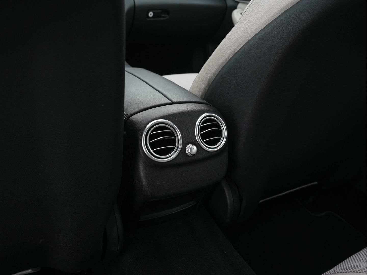 Mercedes-Benz C-Klasse Estate 300 CDI HYBRID Avantgarde Lease Edition Aut. *PANO | LEATHER-MICROFIBRE | FULL-LED | NAVI-FULLMAP | SPORT-SEATS | ECC | SHIFT-PADDLES | PDC | CRUISE | TOWBAR | 17''ALU*