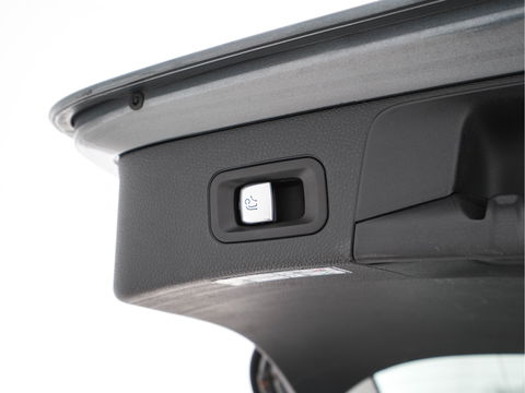 Mercedes-Benz C-Klasse Estate 300 CDI HYBRID Avantgarde Lease Edition Aut. *PANO | LEATHER-MICROFIBRE | FULL-LED | NAVI-FULLMAP | SPORT-SEATS | ECC | SHIFT-PADDLES | PDC | CRUISE | TOWBAR | 17''ALU*