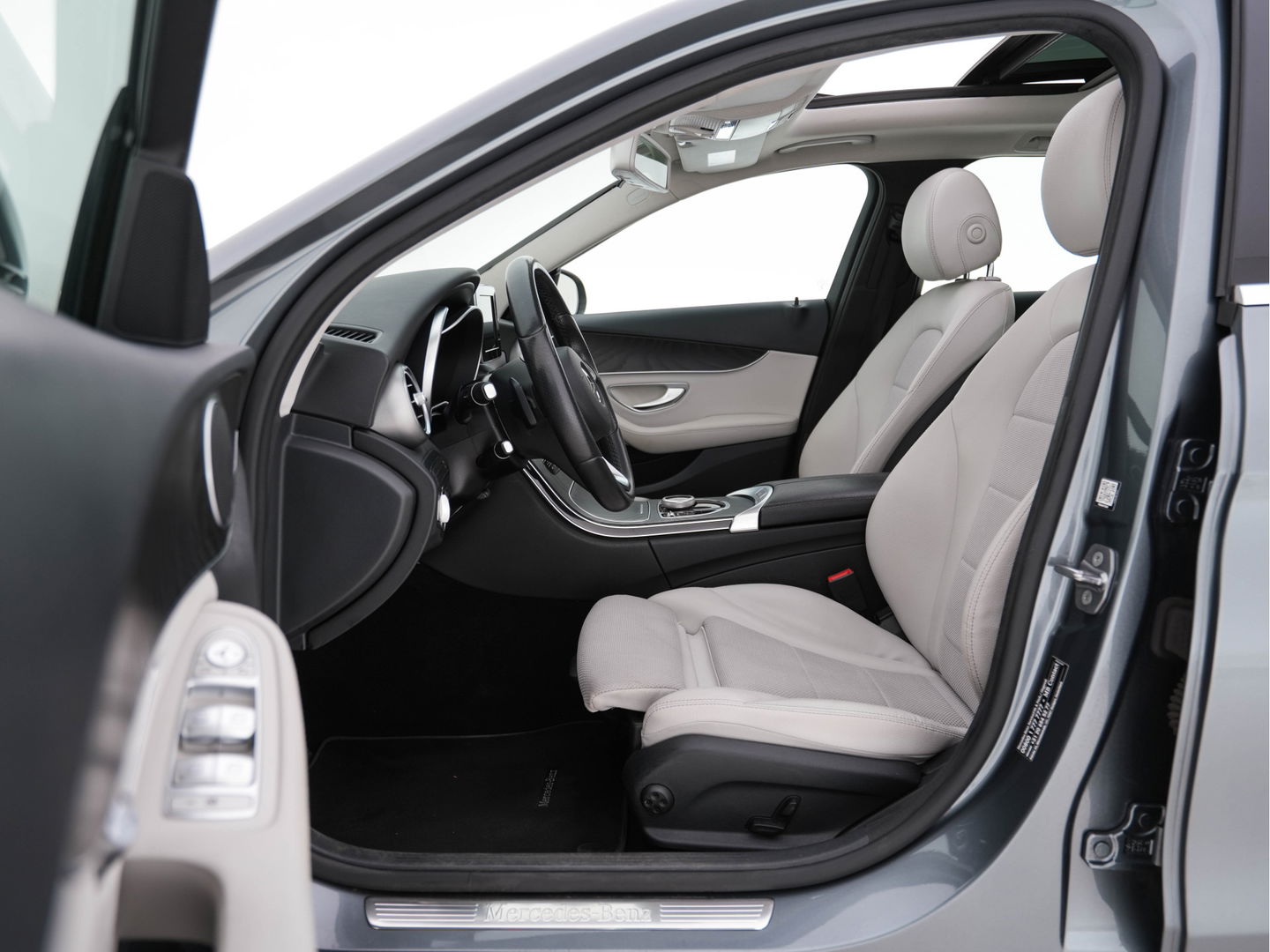 Mercedes-Benz C-Klasse Estate 300 CDI HYBRID Avantgarde Lease Edition Aut. *PANO | LEATHER-MICROFIBRE | FULL-LED | NAVI-FULLMAP | SPORT-SEATS | ECC | SHIFT-PADDLES | PDC | CRUISE | TOWBAR | 17''ALU*