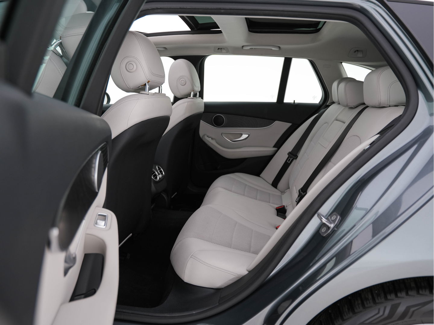Mercedes-Benz C-Klasse Estate 300 CDI HYBRID Avantgarde Lease Edition Aut. *PANO | LEATHER-MICROFIBRE | FULL-LED | NAVI-FULLMAP | SPORT-SEATS | ECC | SHIFT-PADDLES | PDC | CRUISE | TOWBAR | 17''ALU*