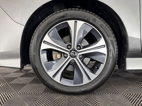 Nissan Leaf Tekna 40 kWh Aut. *LEATHER-FABRIC | FULL-LED | BOSE-SURROUND | ADAPTIVE-CRUISE | TOPVIEW | KEYLESS | NAVI-FULLMAP | BLINDSPOT | DAB+ | PDC | HEATED-COMFORTSEATS | TOWBAR | DIGI-COCKPIT | 17"ALU