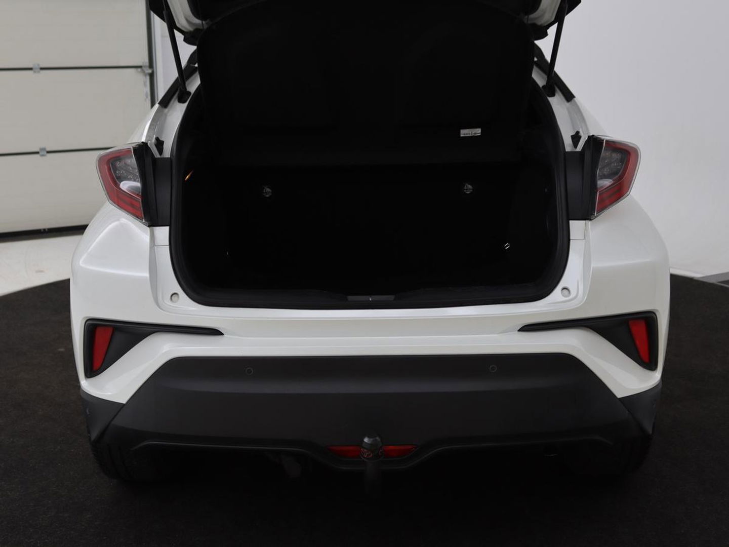 Toyota C-HR 1.8 Hybrid Style | Stoelverwarming | Trekhaak | Adaptive cruise | JBL Sound | Camera | Navigatie | Keyless | Dodehoek detectie