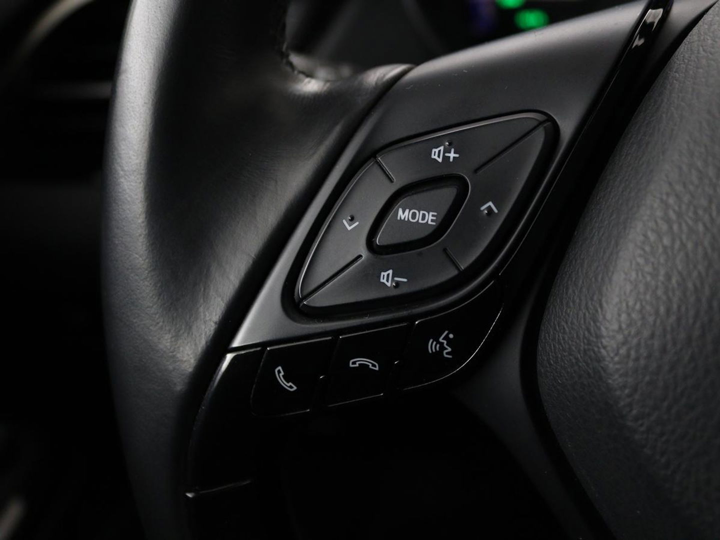 Toyota C-HR 1.8 Hybrid Style | Stoelverwarming | Trekhaak | Adaptive cruise | JBL Sound | Camera | Navigatie | Keyless | Dodehoek detectie