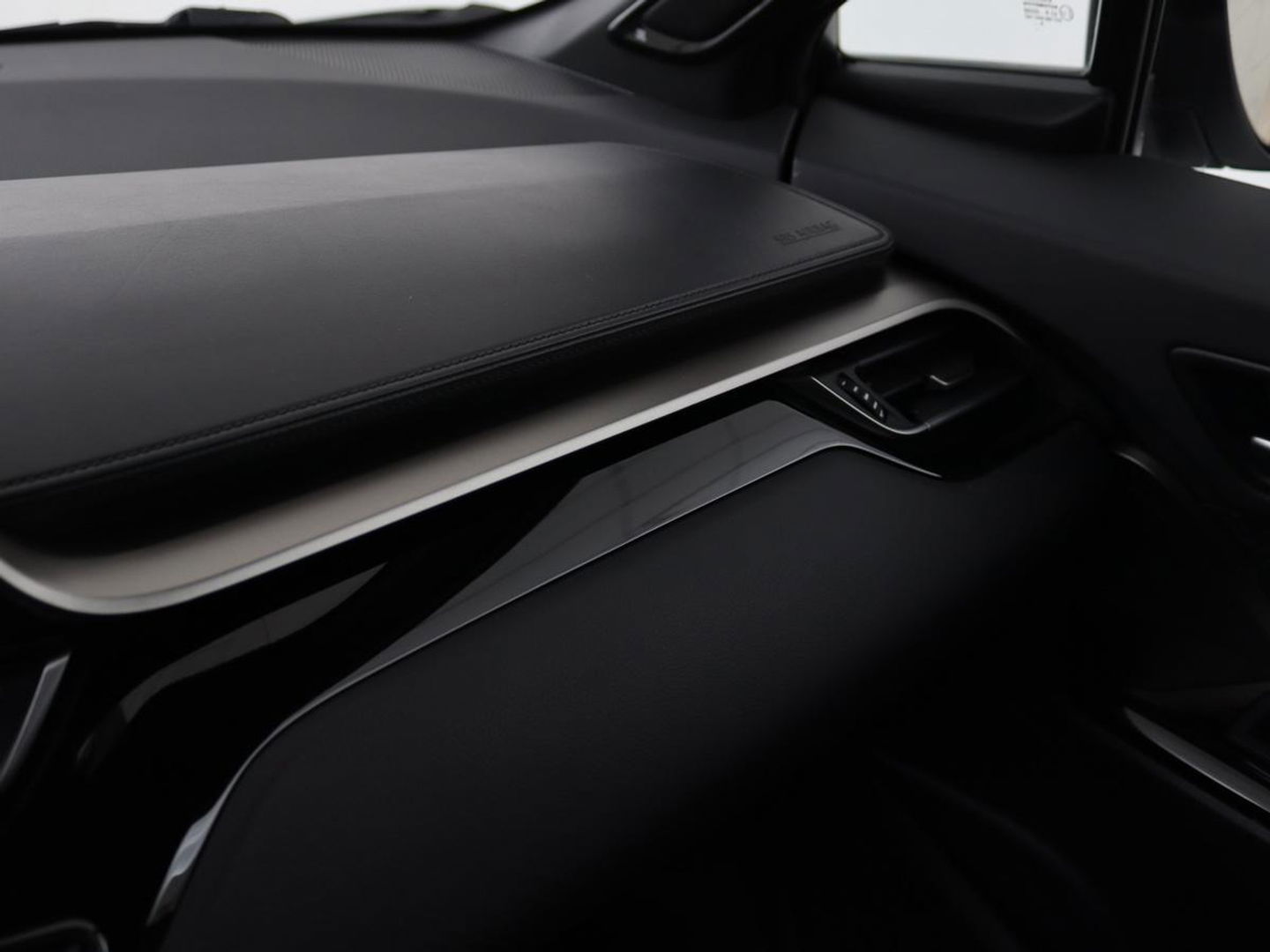 Toyota C-HR 1.8 Hybrid Style | Stoelverwarming | Trekhaak | Adaptive cruise | JBL Sound | Camera | Navigatie | Keyless | Dodehoek detectie