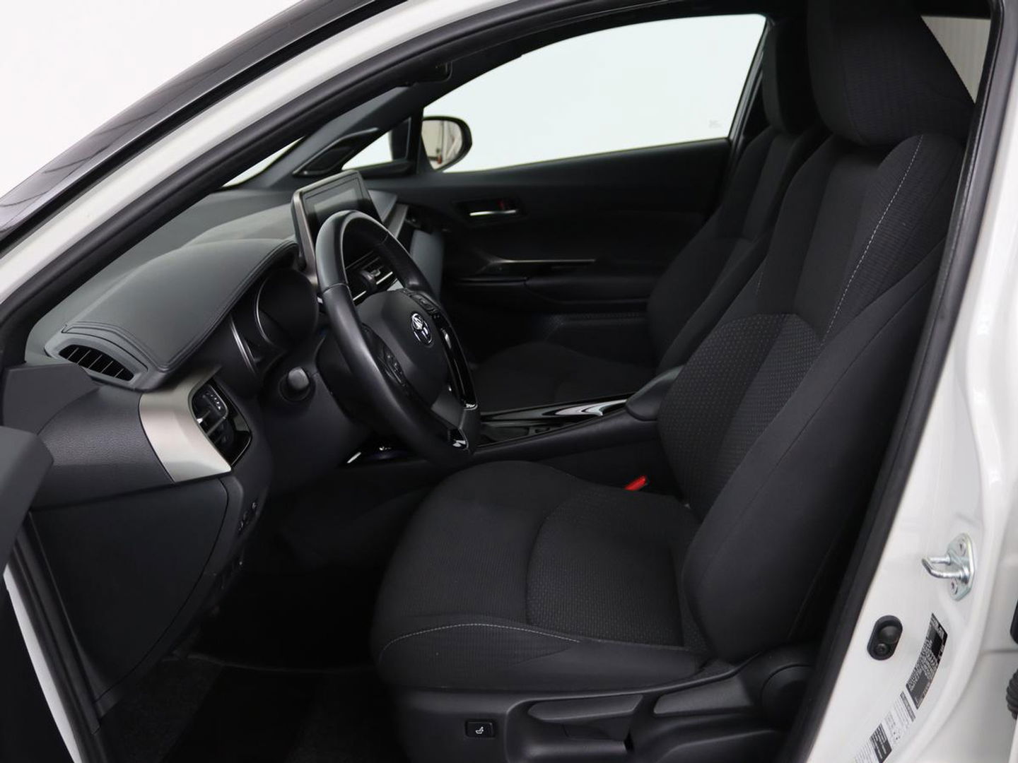 Toyota C-HR 1.8 Hybrid Style | Stoelverwarming | Trekhaak | Adaptive cruise | JBL Sound | Camera | Navigatie | Keyless | Dodehoek detectie