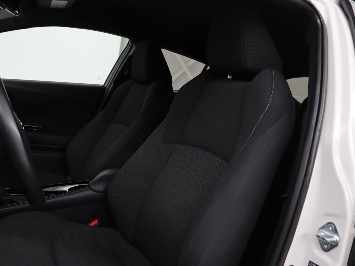 Toyota C-HR 1.8 Hybrid Style | Stoelverwarming | Trekhaak | Adaptive cruise | JBL Sound | Camera | Navigatie | Keyless | Dodehoek detectie