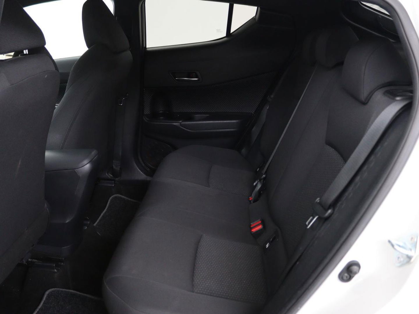Toyota C-HR 1.8 Hybrid Style | Stoelverwarming | Trekhaak | Adaptive cruise | JBL Sound | Camera | Navigatie | Keyless | Dodehoek detectie