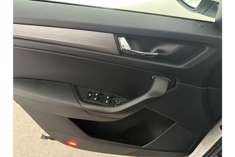 Škoda Kodiaq 1.4 TSI ACT 150PK DSG LED Trekhaak Carplay Clima Cruise Navigatie 17"LMV PDC