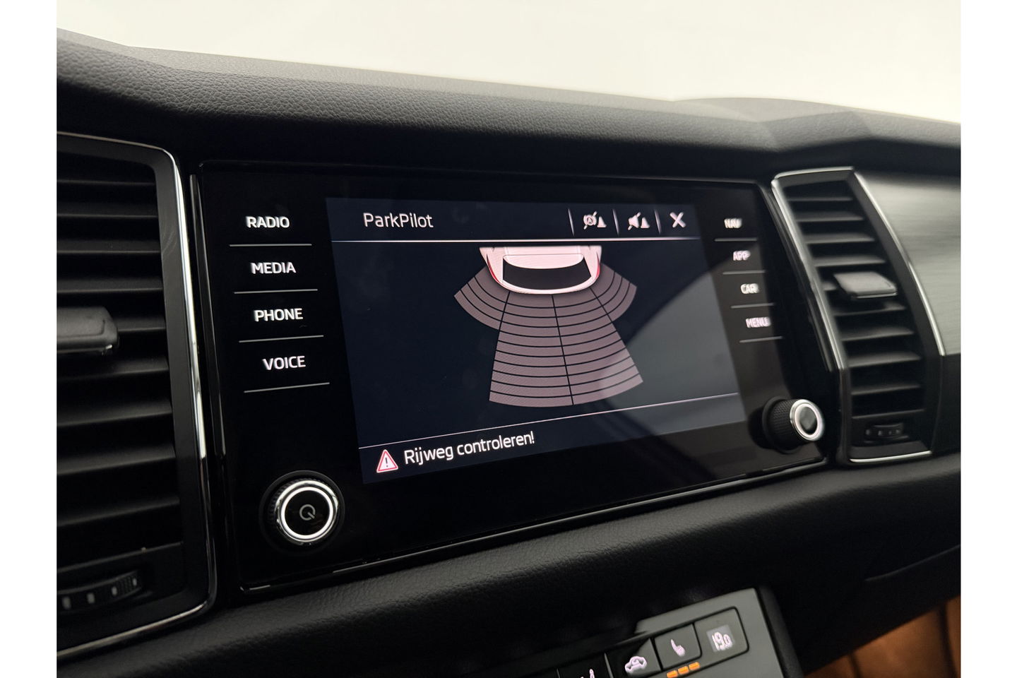 Škoda Kodiaq 1.4 TSI ACT 150PK DSG LED Trekhaak Carplay Clima Cruise Navigatie 17"LMV PDC