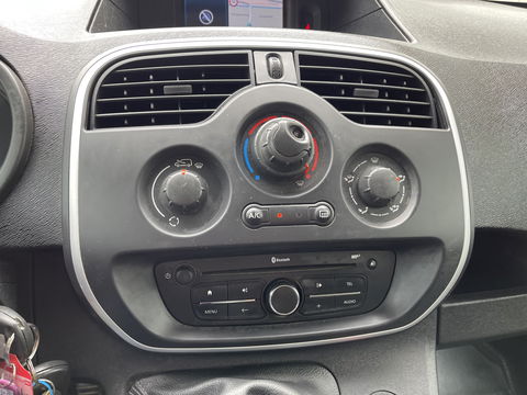 Renault Kangoo 1.5 dCi 90 Energy Comfort Maxi L2H1 / prijs rijklaar € 8950 ex btw / lease vanaf € 203 / euro 6 diesel / grijs metallic / navigatie / airco / trekhaak / dakdragers
