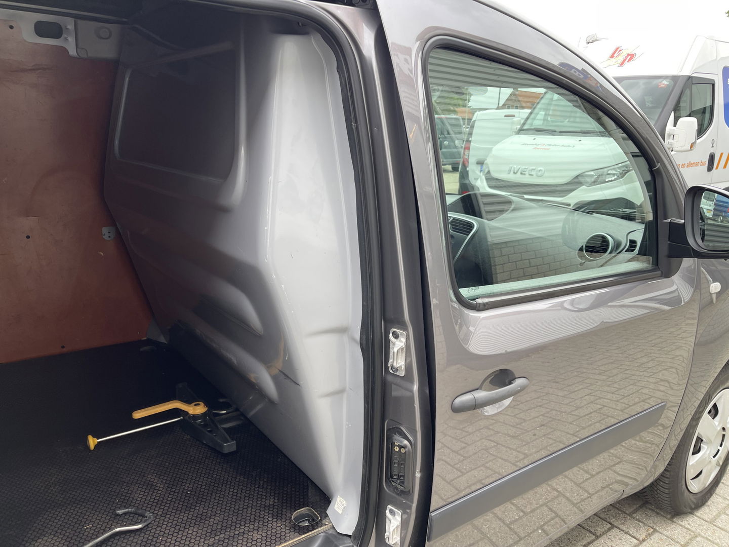 Renault Kangoo 1.5 dCi 90 Energy Comfort Maxi L2H1 / prijs rijklaar € 8950 ex btw / lease vanaf € 203 / euro 6 diesel / grijs metallic / navigatie / airco / trekhaak / dakdragers