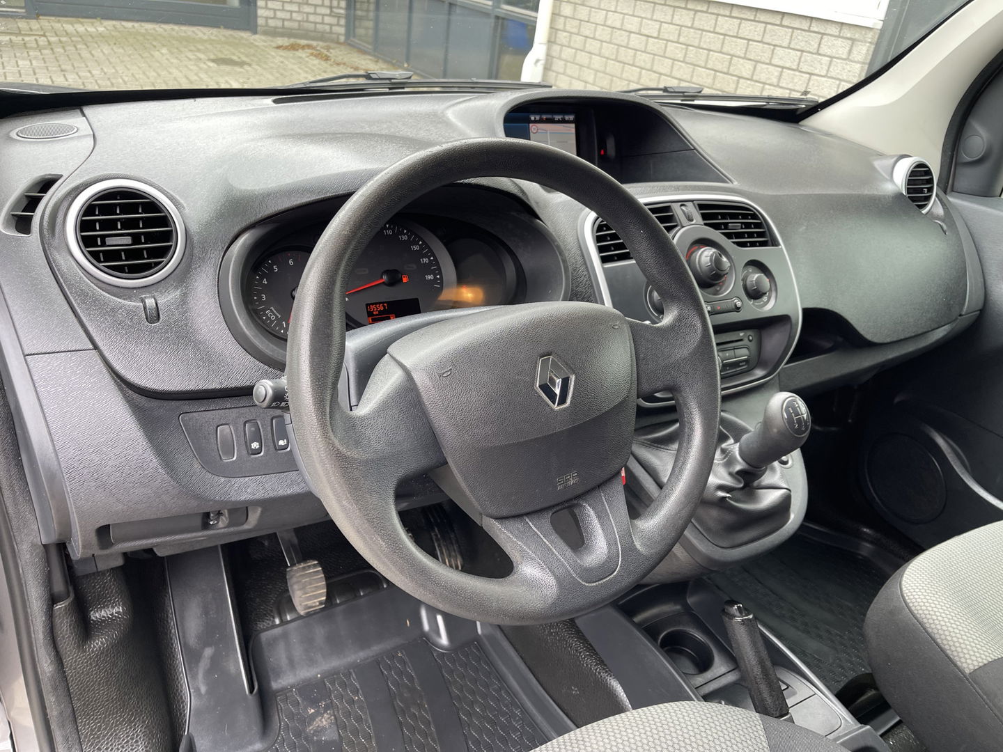 Renault Kangoo 1.5 dCi 90 Energy Comfort Maxi L2H1 / prijs rijklaar € 8950 ex btw / lease vanaf € 203 / euro 6 diesel / grijs metallic / navigatie / airco / trekhaak / dakdragers