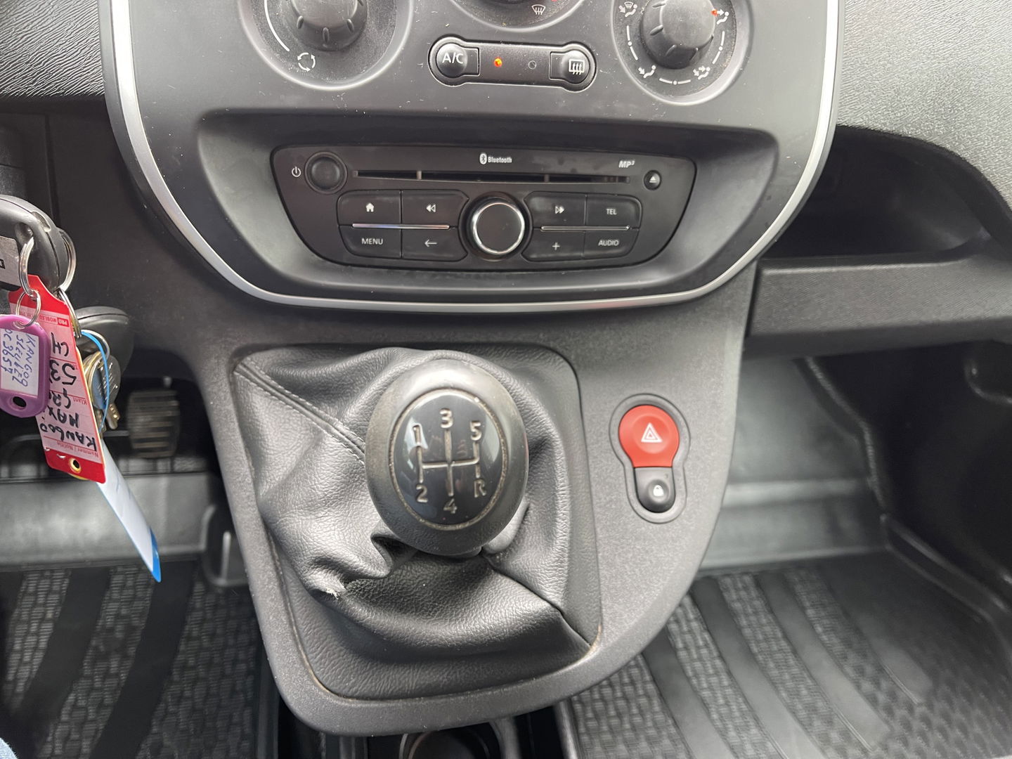 Renault Kangoo 1.5 dCi 90 Energy Comfort Maxi L2H1 / prijs rijklaar € 8950 ex btw / lease vanaf € 203 / euro 6 diesel / grijs metallic / navigatie / airco / trekhaak / dakdragers