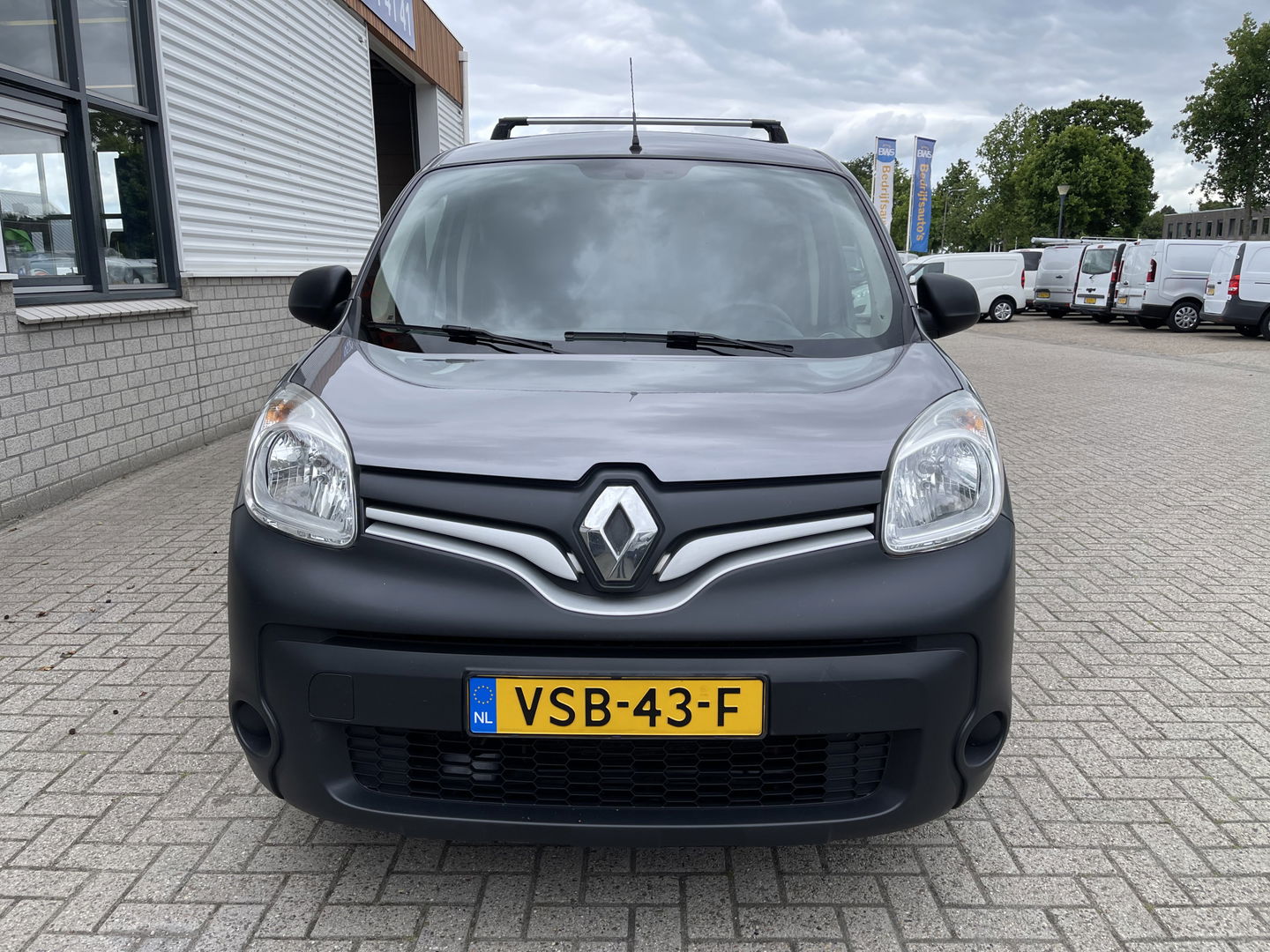 Renault Kangoo 1.5 dCi 90 Energy Comfort Maxi L2H1 / prijs rijklaar € 8950 ex btw / lease vanaf € 203 / euro 6 diesel / grijs metallic / navigatie / airco / trekhaak / dakdragers