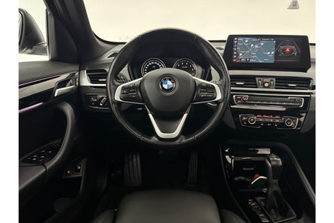 BMW X1 xDrive25e Executive Pano LED Sfeer Virtual Head-Up Clima Cruise Navi PDC 18''LMV