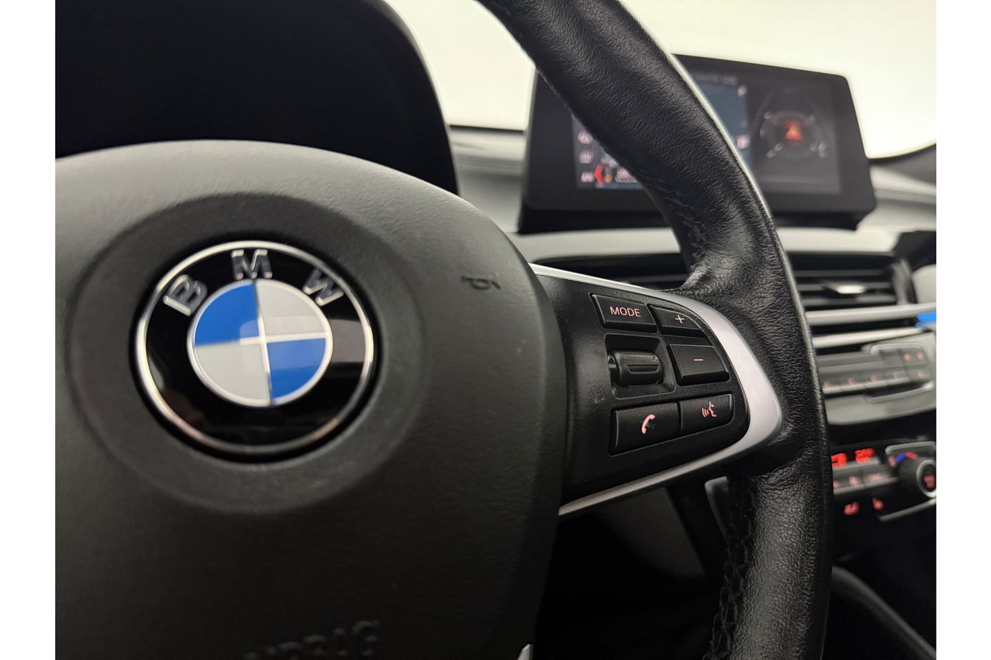 BMW X1 xDrive25e Executive Pano LED Sfeer Virtual Head-Up Clima Cruise Navi PDC 18''LMV