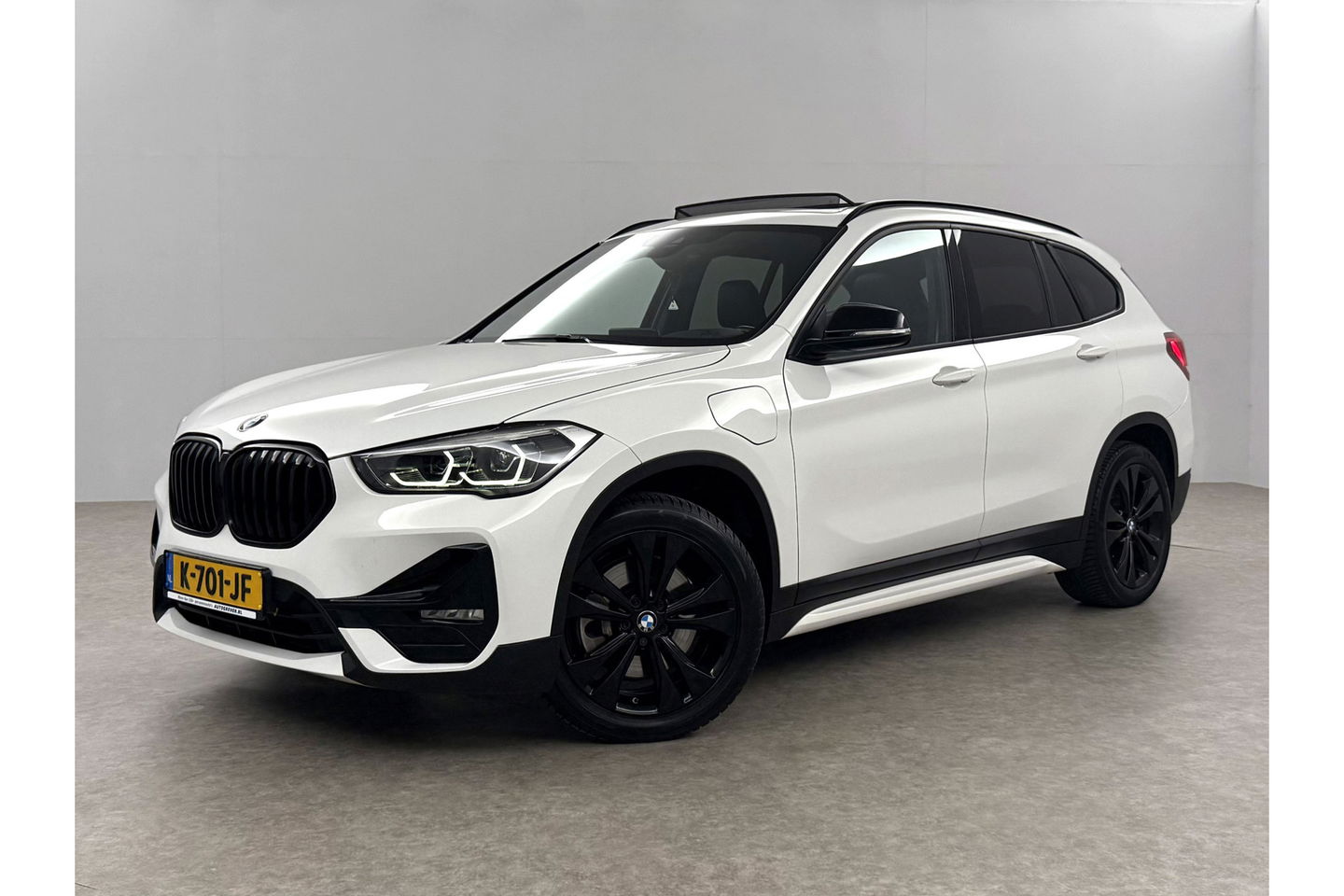 BMW X1 xDrive25e Executive Pano LED Sfeer Virtual Head-Up Clima Cruise Navi PDC 18''LMV