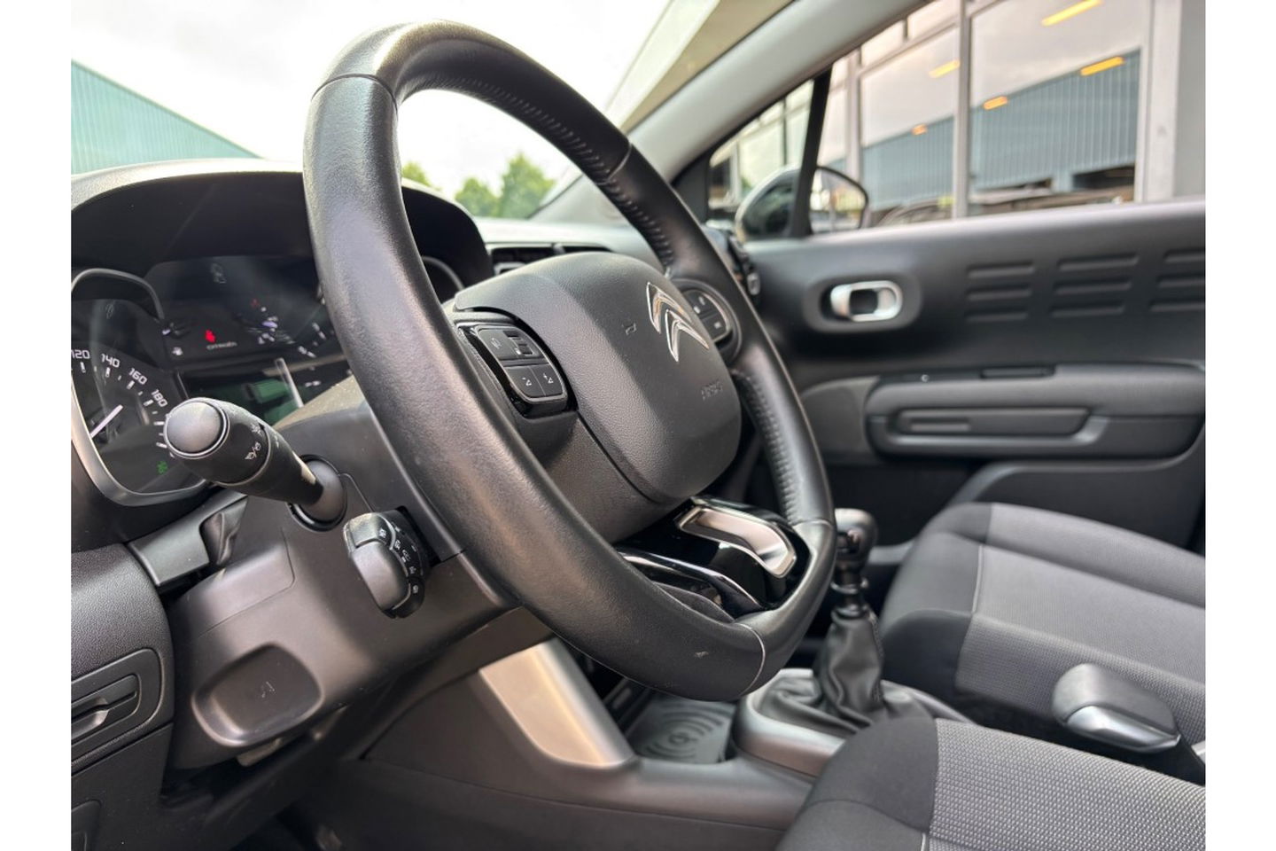 Citroën C3 Aircross 1.2 PT S&S SHINE CARPLAY AIRCO/ECC NAVI PDC