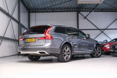 Volvo V90 Cross Country 2.0 D4 AWD Pro | VOL opties | B&W audio | Massagestoelen | Trekhaak | Nap NL auto | Stoelkoeling | HUD | Panoramad