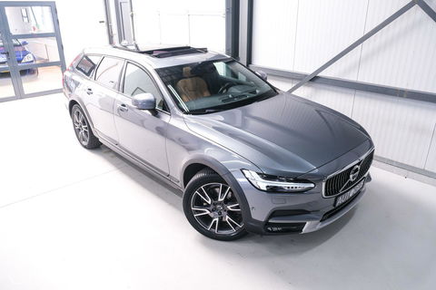 Volvo V90 Cross Country 2.0 D4 AWD Pro | VOL opties | B&W audio | Massagestoelen | Trekhaak | Nap NL auto | Stoelkoeling | HUD | Panoramad