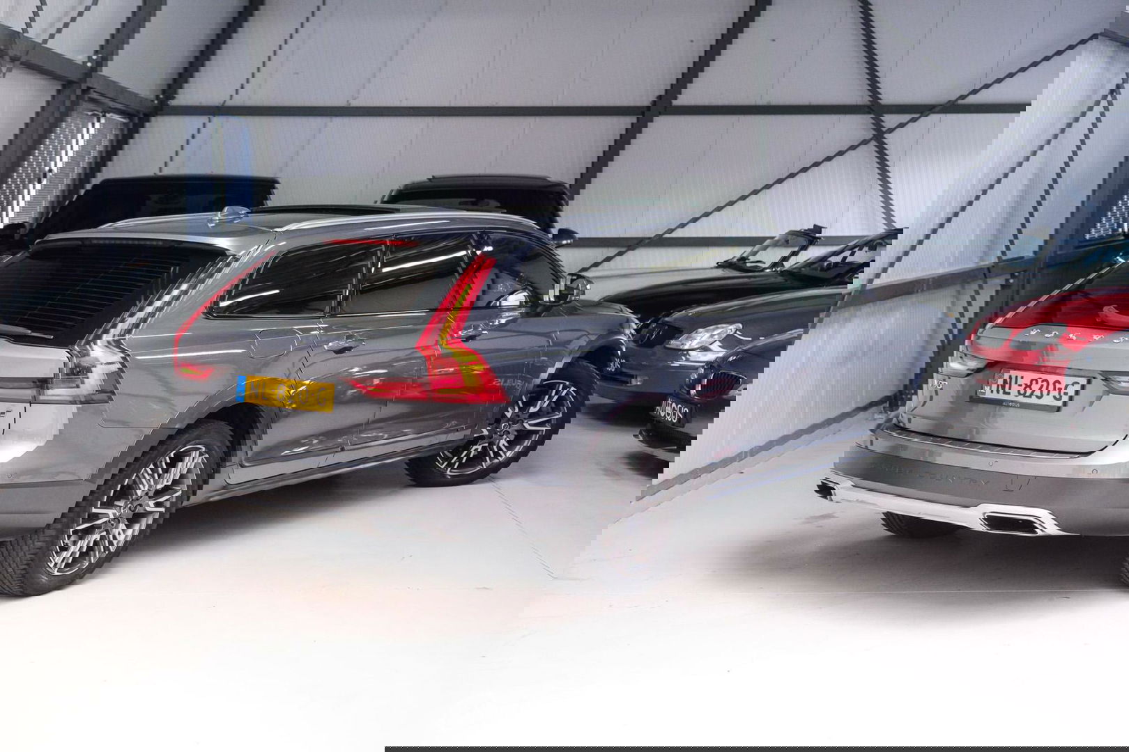 Volvo V90 Cross Country 2.0 D4 AWD Pro | VOL opties | B&W audio | Massagestoelen | Trekhaak | Nap NL auto | Stoelkoeling | HUD | Panoramad