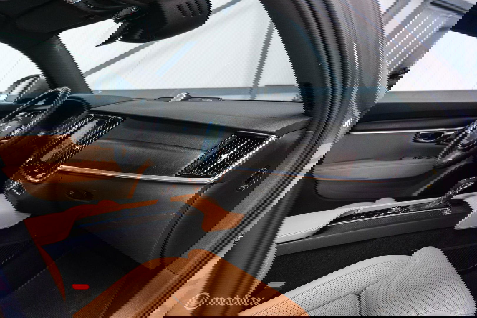 Volvo V90 Cross Country 2.0 D4 AWD Pro | VOL opties | B&W audio | Massagestoelen | Trekhaak | Nap NL auto | Stoelkoeling | HUD | Panoramad