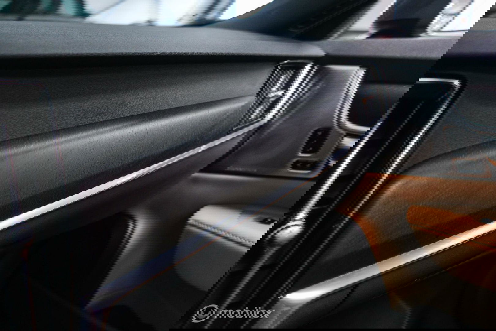 Volvo V90 Cross Country 2.0 D4 AWD Pro | VOL opties | B&W audio | Massagestoelen | Trekhaak | Nap NL auto | Stoelkoeling | HUD | Panoramad