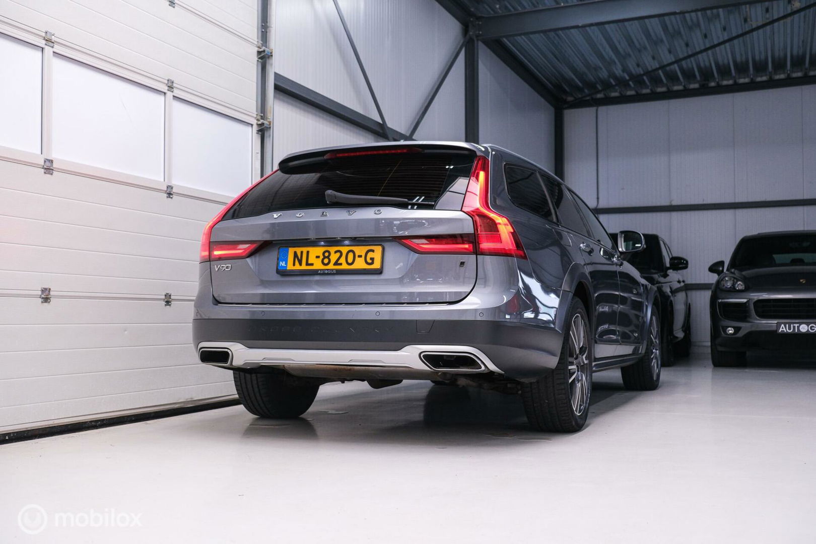 Volvo V90 Cross Country 2.0 D4 AWD Pro | VOL opties | B&W audio | Massagestoelen | Trekhaak | Nap NL auto | Stoelkoeling | HUD | Panoramad