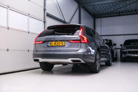 Volvo V90 Cross Country 2.0 D4 AWD Pro | VOL opties | B&W audio | Massagestoelen | Trekhaak | Nap NL auto | Stoelkoeling | HUD | Panoramad