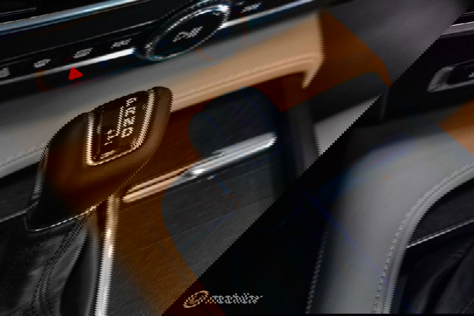 Volvo V90 Cross Country 2.0 D4 AWD Pro | VOL opties | B&W audio | Massagestoelen | Trekhaak | Nap NL auto | Stoelkoeling | HUD | Panoramad