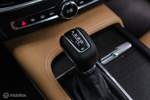 Volvo V90 Cross Country 2.0 D4 AWD Pro | VOL opties | B&W audio | Massagestoelen | Trekhaak | Nap NL auto | Stoelkoeling | HUD | Panoramad