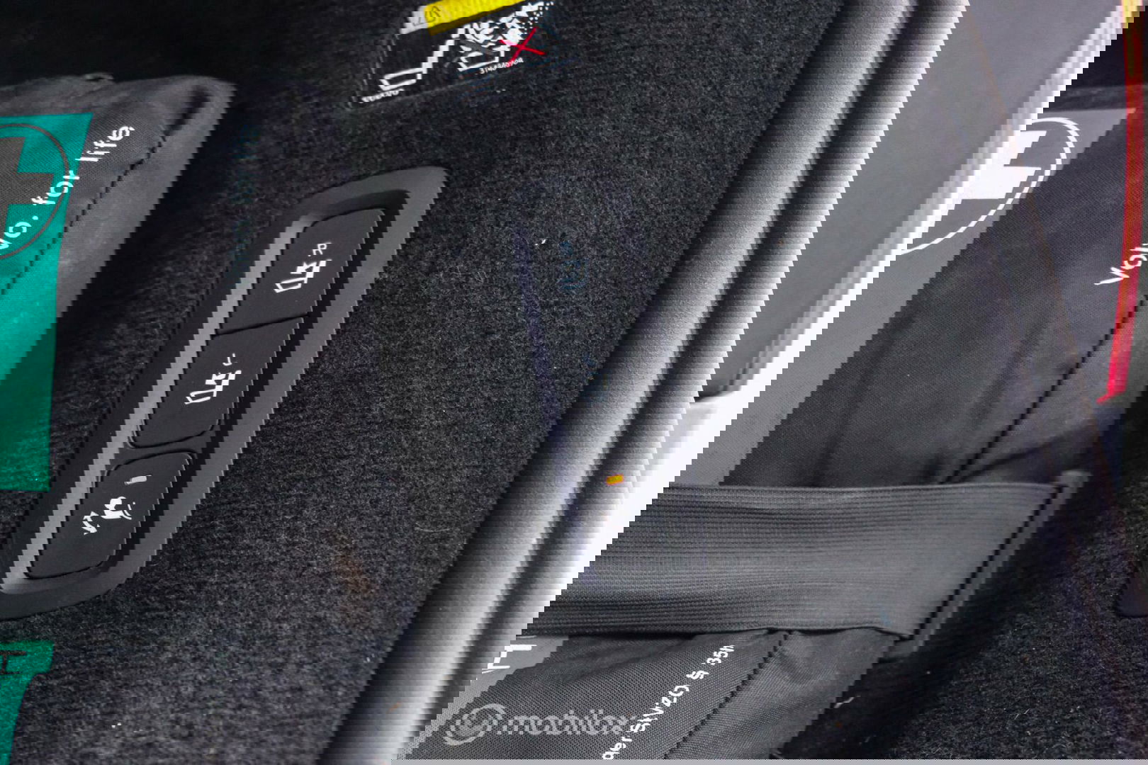Volvo V90 Cross Country 2.0 D4 AWD Pro | VOL opties | B&W audio | Massagestoelen | Trekhaak | Nap NL auto | Stoelkoeling | HUD | Panoramad