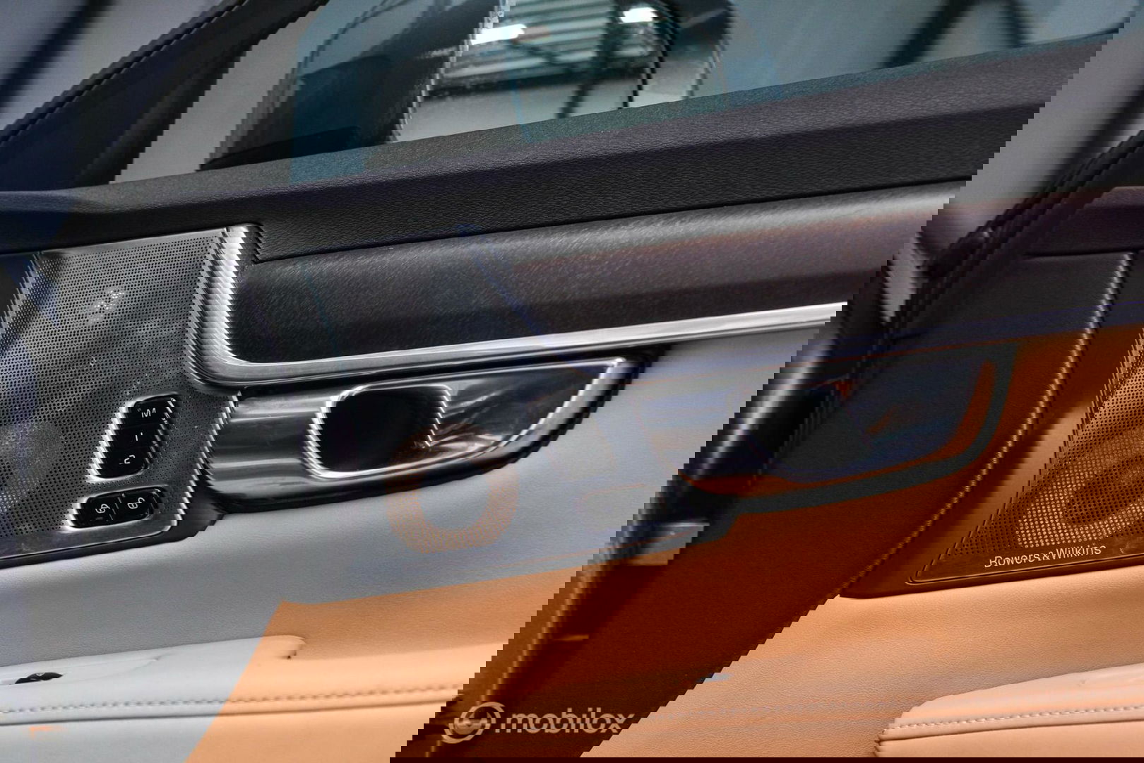 Volvo V90 Cross Country 2.0 D4 AWD Pro | VOL opties | B&W audio | Massagestoelen | Trekhaak | Nap NL auto | Stoelkoeling | HUD | Panoramad