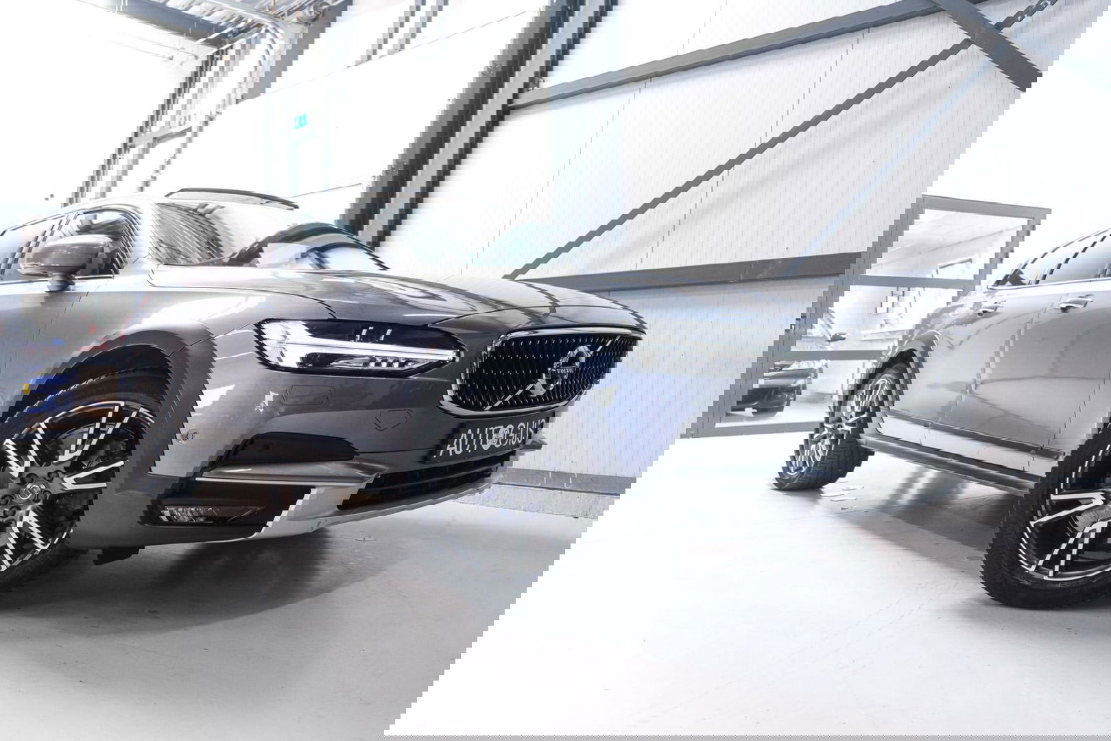 Volvo V90 Cross Country 2.0 D4 AWD Pro | VOL opties | B&W audio | Massagestoelen | Trekhaak | Nap NL auto | Stoelkoeling | HUD | Panoramad