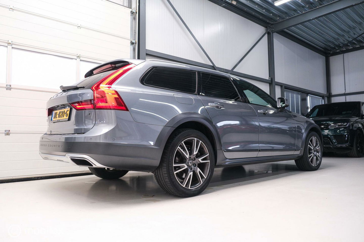 Volvo V90 Cross Country 2.0 D4 AWD Pro | VOL opties | B&W audio | Massagestoelen | Trekhaak | Nap NL auto | Stoelkoeling | HUD | Panoramad