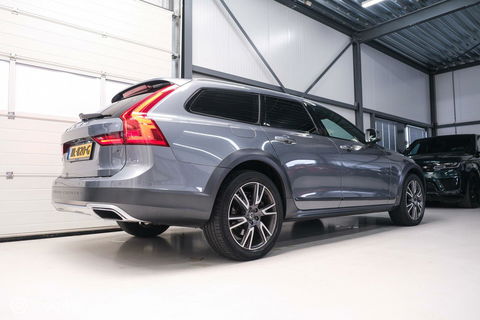 Volvo V90 Cross Country 2.0 D4 AWD Pro | VOL opties | B&W audio | Massagestoelen | Trekhaak | Nap NL auto | Stoelkoeling | HUD | Panoramad