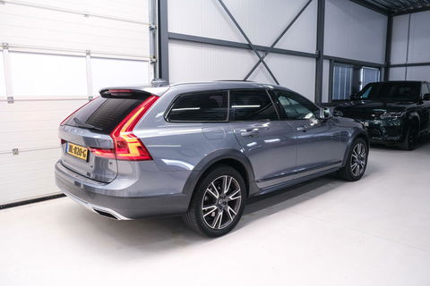 Volvo V90 Cross Country 2.0 D4 AWD Pro | VOL opties | B&W audio | Massagestoelen | Trekhaak | Nap NL auto | Stoelkoeling | HUD | Panoramad