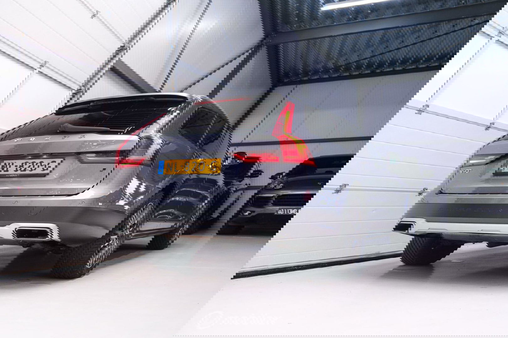 Volvo V90 Cross Country 2.0 D4 AWD Pro | VOL opties | B&W audio | Massagestoelen | Trekhaak | Nap NL auto | Stoelkoeling | HUD | Panoramad