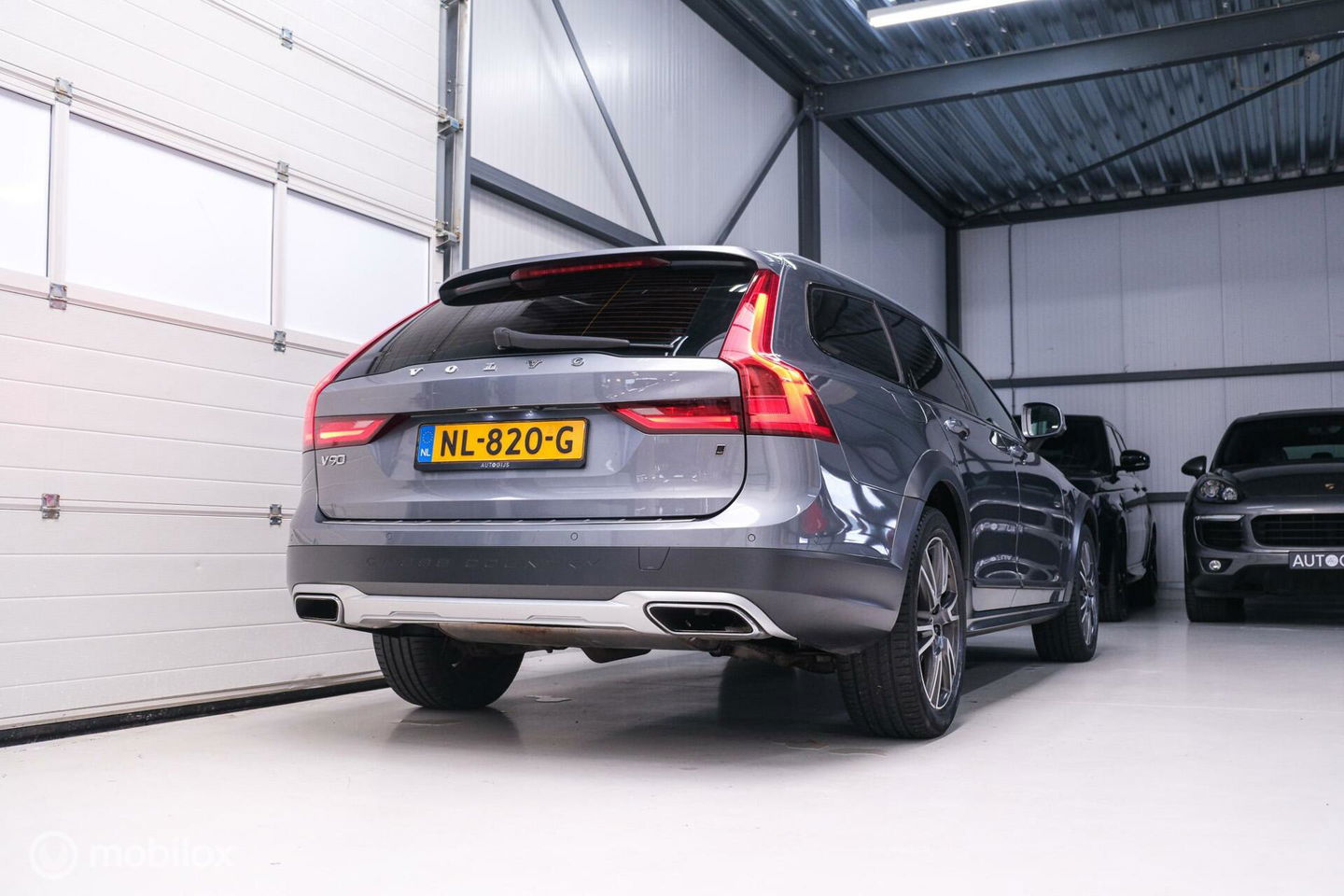 Volvo V90 Cross Country 2.0 D4 AWD Pro | VOL opties | B&W audio | Massagestoelen | Trekhaak | Nap NL auto | Stoelkoeling | HUD | Panoramad