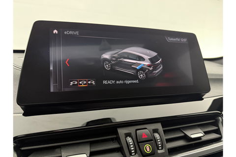 BMW X1 xDrive25e Executive Pano LED Sfeer Virtual Head-Up Clima Cruise Navi PDC 18''LMV