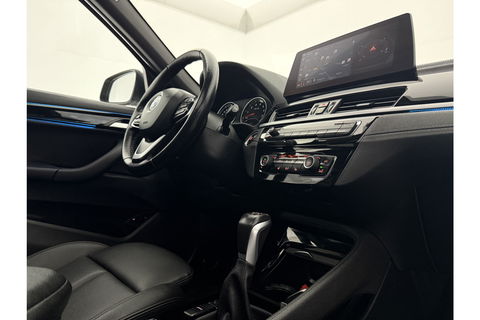 BMW X1 xDrive25e Executive Pano LED Sfeer Virtual Head-Up Clima Cruise Navi PDC 18''LMV