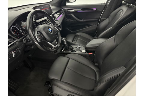 BMW X1 xDrive25e Executive Pano LED Sfeer Virtual Head-Up Clima Cruise Navi PDC 18''LMV
