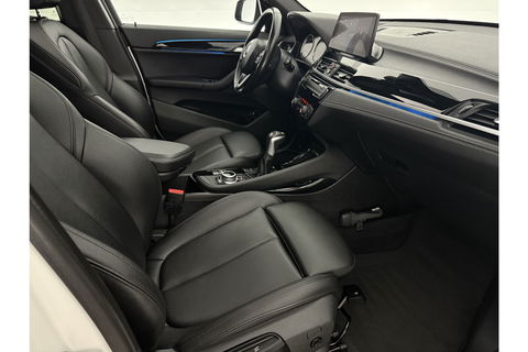 BMW X1 xDrive25e Executive Pano LED Sfeer Virtual Head-Up Clima Cruise Navi PDC 18''LMV