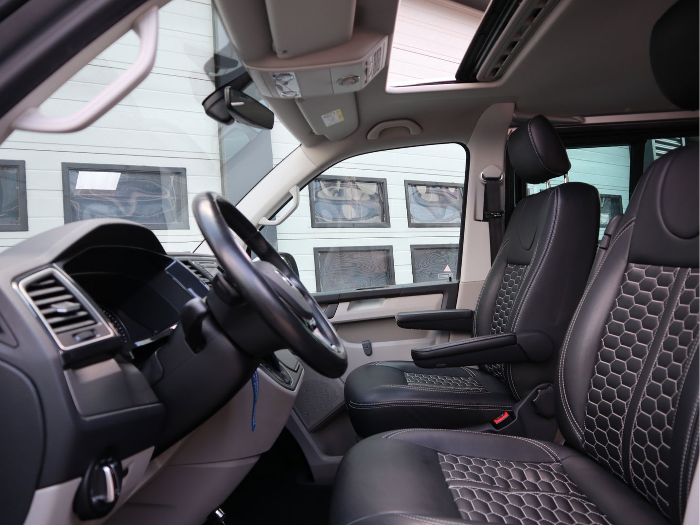 Volkswagen Transporter 2.0 TDI 204pk DSG L2 DC - Highline - LED - Leder - L+R Schuif