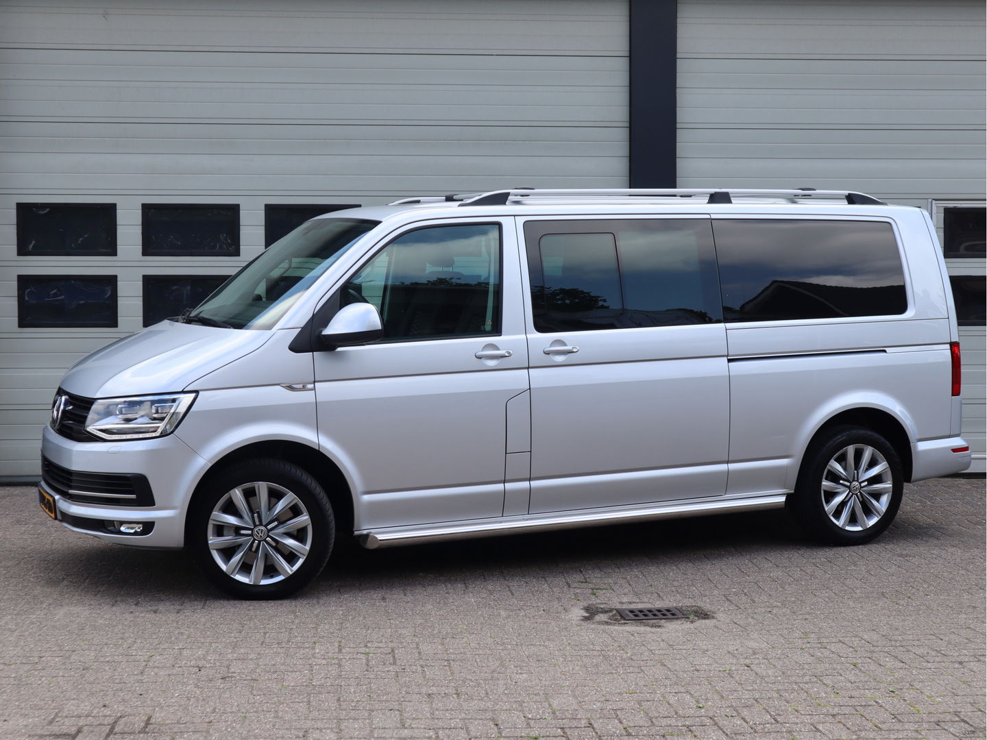 Volkswagen Transporter 2.0 TDI 204pk DSG L2 DC - Highline - LED - Leder - L+R Schuif